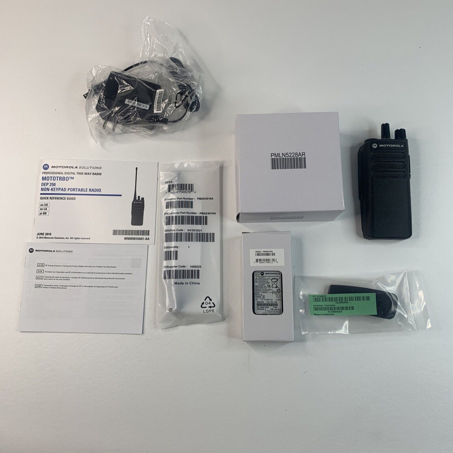 Motorola DEP 250 UHF 403-480 Mhz LAH87YDC9JA2AN 4W Complete Set Portable Radio